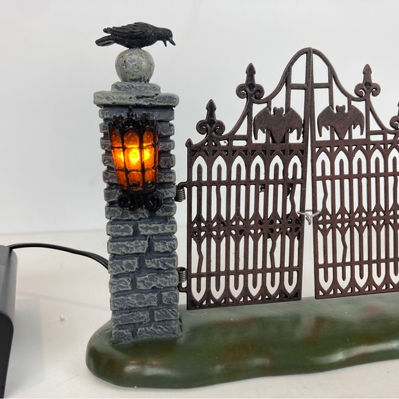 Dept 56 Halloween SPOOKY WROUGHT IRON GATE #4047599 Village Lighted Fence - Picture 7 of 10